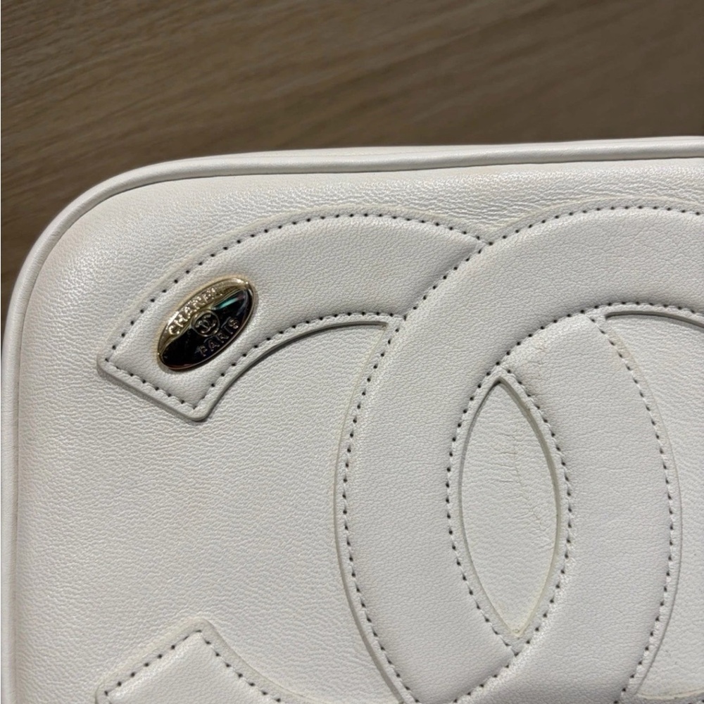 CHANEL White Lambskin CC Mania Camera Bag - Picture 2 of 9